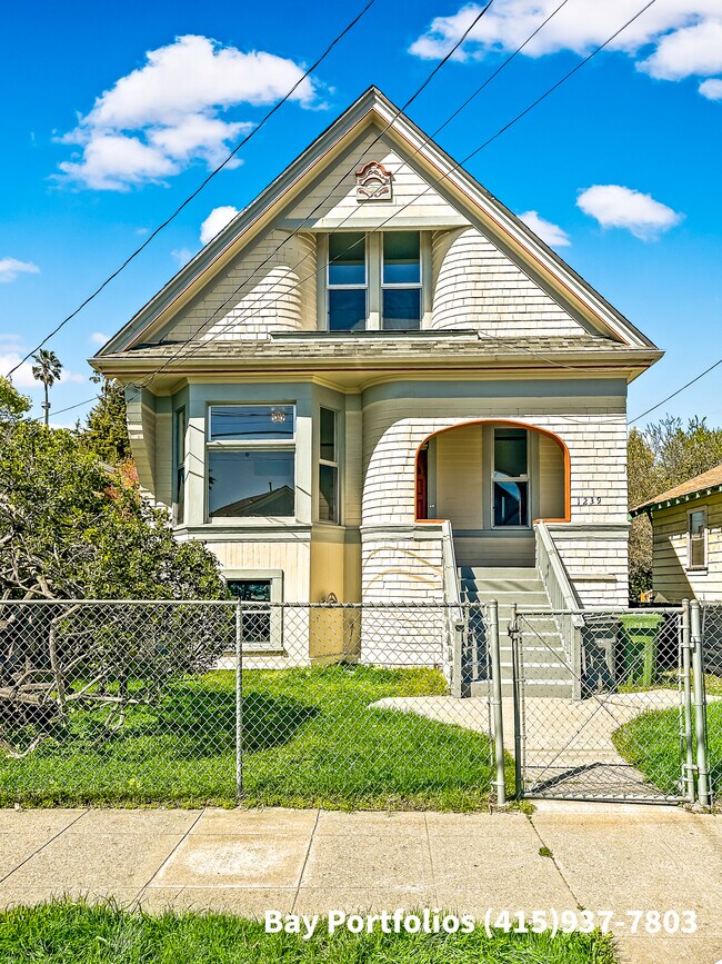 Building Photo - 1239 Haskell St