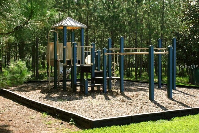 Building Photo - Golf Community Home