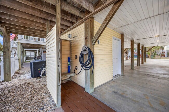 Building Photo - 111A S Yaupon Dr