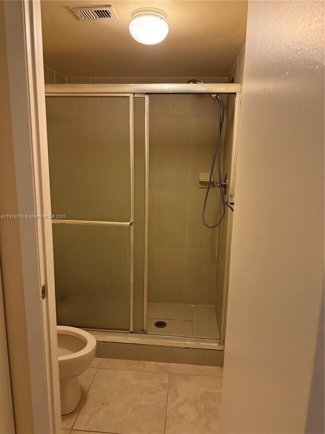 Building Photo - 9999 Summerbreeze Dr