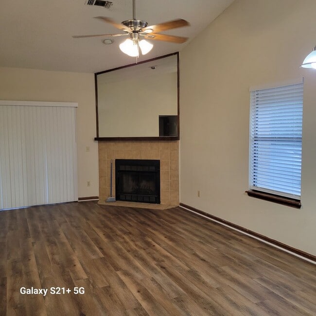 Building Photo - $1150 - 2/2 - Move IN Special!