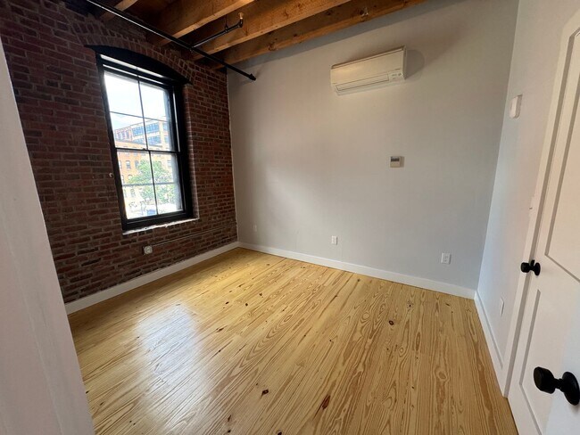 Building Photo - 45 Wingate St