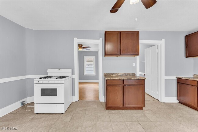 Building Photo - 2115 Dowd Ave