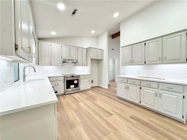 Building Photo - 2911 Wright Pl