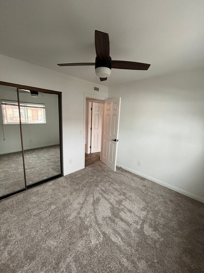 Building Photo - M76 - Rego