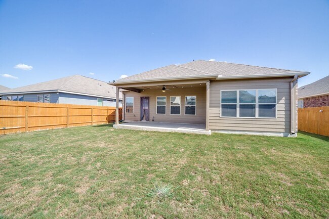 Building Photo - 2999 sq ft 4 Bedroom 3.5 Bathroom 2 Story in Waterford Park!