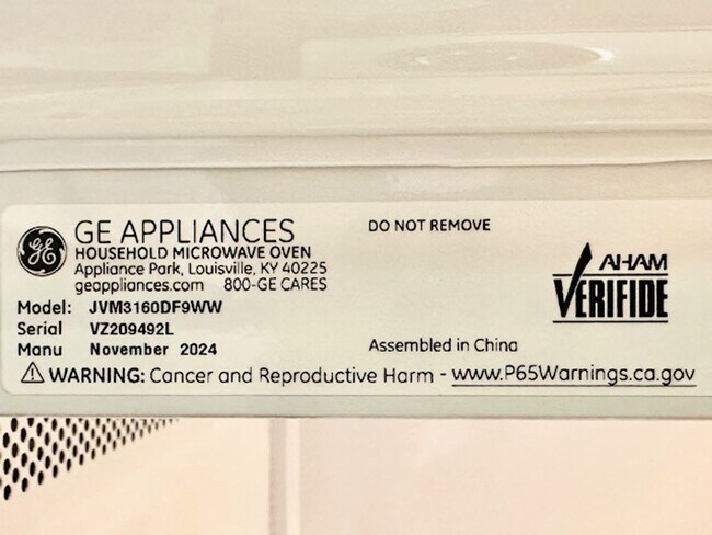 Building Photo - Nice 2 Bedroom/2.5 Bath/1 Car Garage End Unit Townhome For Rent!