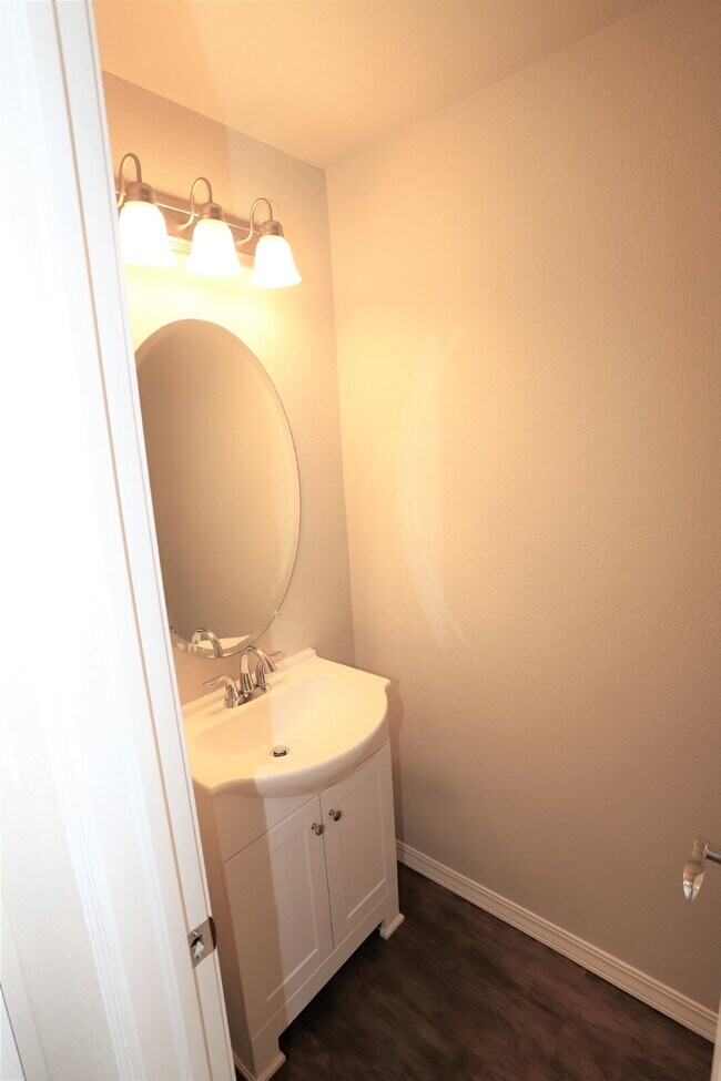 Building Photo - Beautiful 3-Bedroom Townhouse for Rent in Wolf Ranch