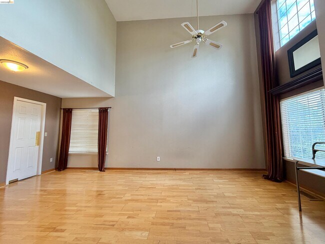 Building Photo - 7 Goldmeadow Ct