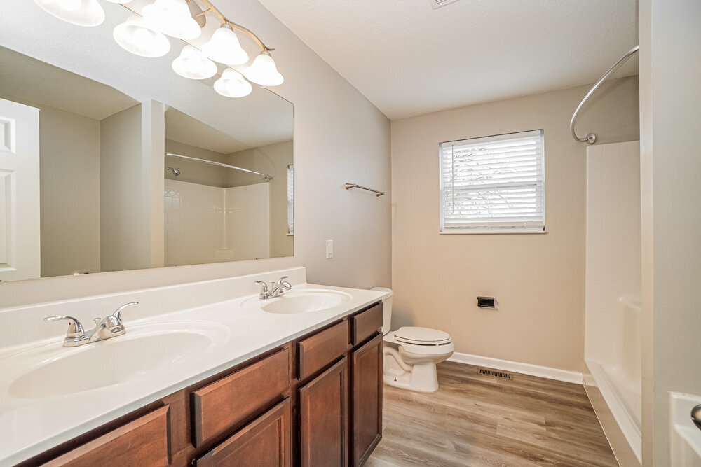 Building Photo - 6334 Oak Trail Dr