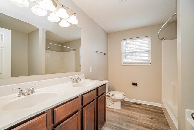 Building Photo - 6334 Oak Trail Dr