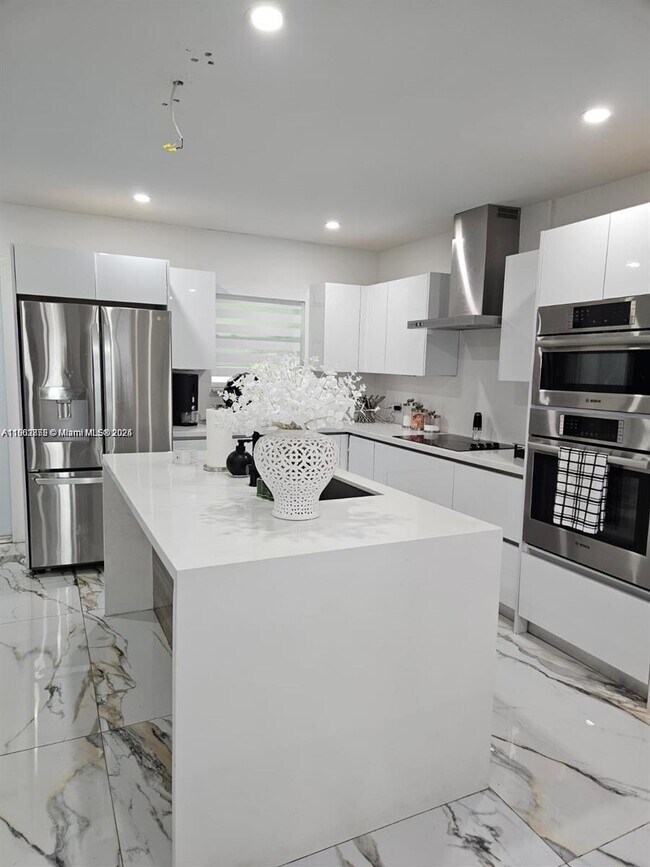 Building Photo - 106 SE 4th Ave