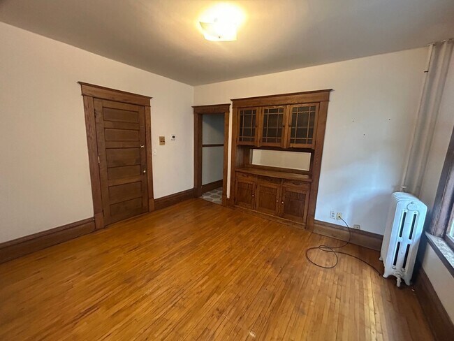 Building Photo - 702 Holly Ave