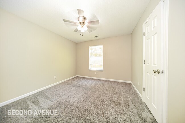 Building Photo - 320 Brookside Dr