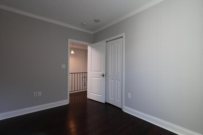 Building Photo - 1108 Orren St NE