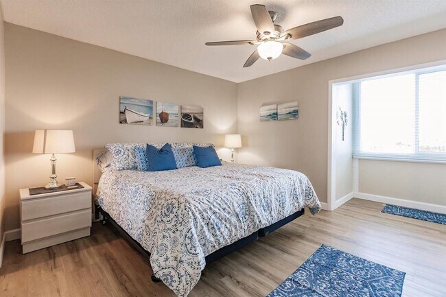 Building Photo - 1125 W Peppertree Dr