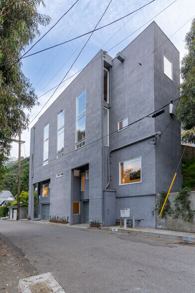 Building Photo - 1857 N Beverly Dr