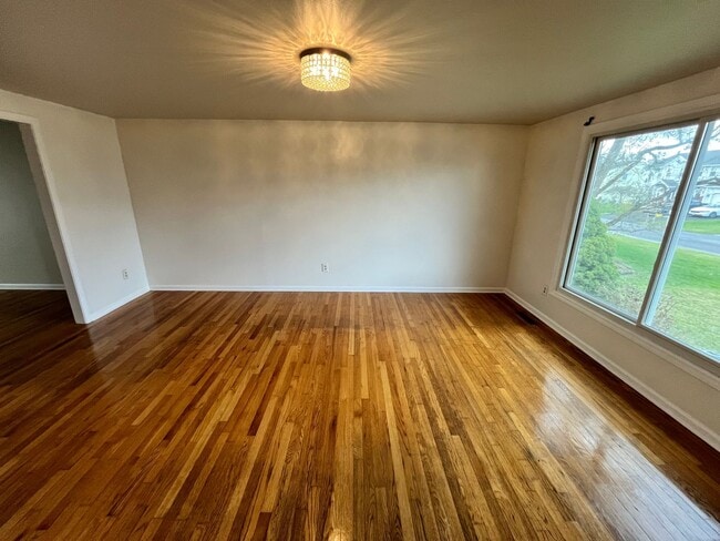 Building Photo - 3 Bedroom Single Family Home in Liverpool