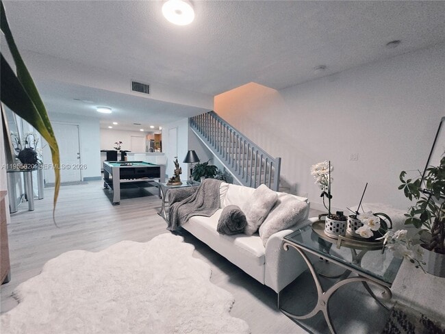 Building Photo - 1303 Presidio Dr