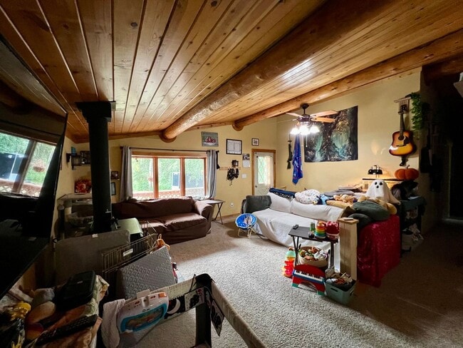 Building Photo - Charming 3-Bedroom Home on 5.84 Acres – Pe...
