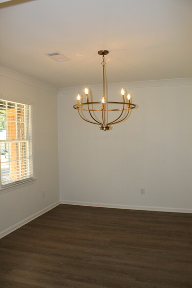 Dining Room Pic 2 - 900 Heritage Dr