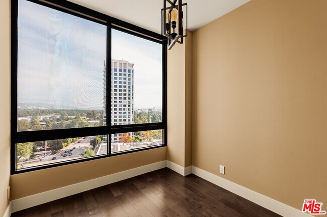 Building Photo - 10350 Wilshire Blvd