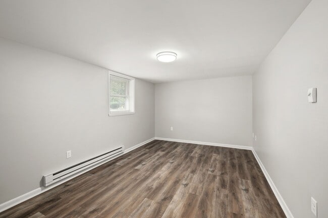 Building Photo - Charming Bi-Level for rent in Milford, $2,...
