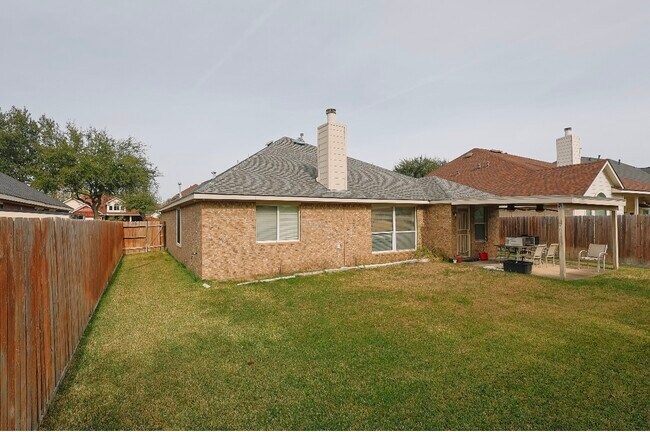 Building Photo - 6723 Green Sage Dr