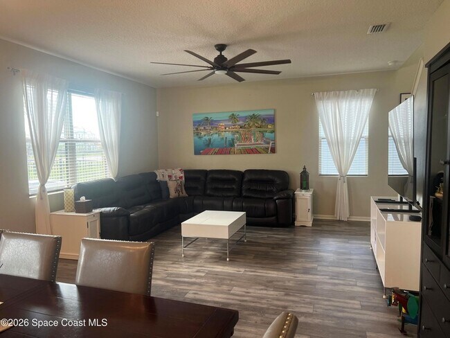 Building Photo - 4061 Dragonfly Dr