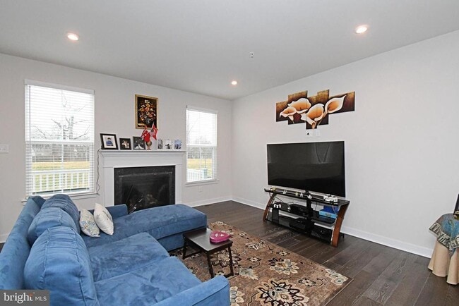 Building Photo - 500 Sterling Dr