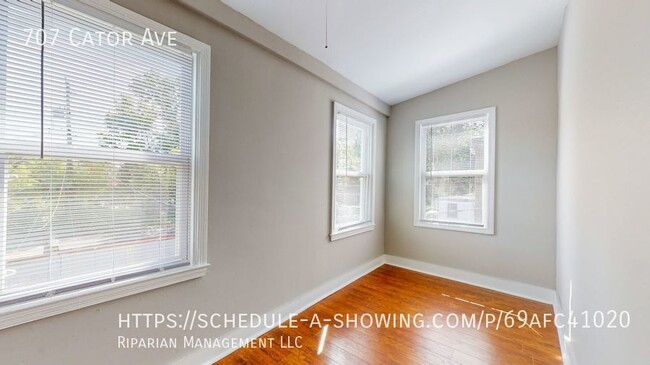 Building Photo - Beautifully renovated 4 bedroom!