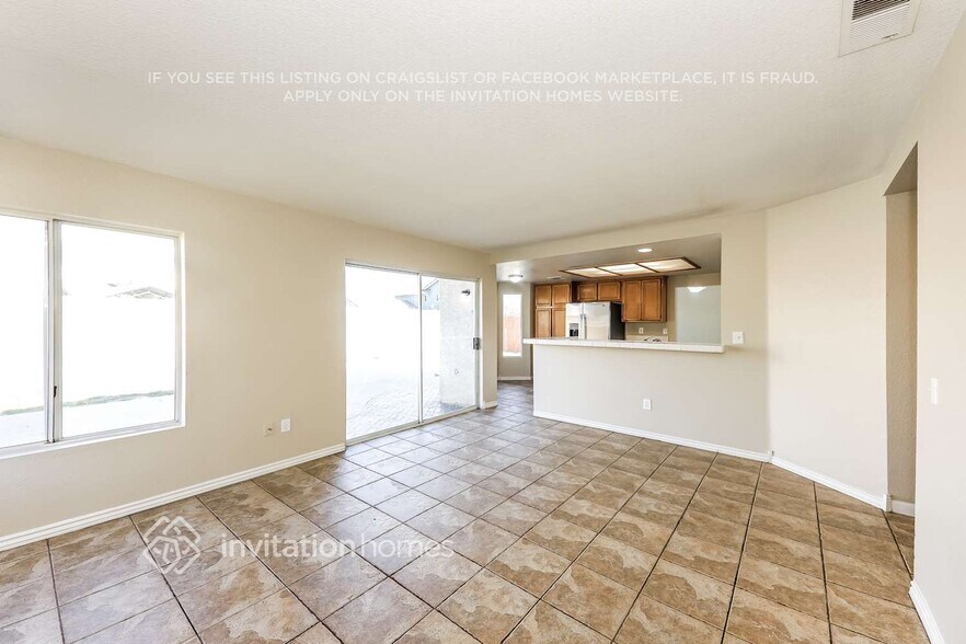 Building Photo - 2386 W Calle Celeste Dr