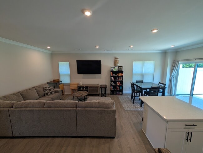Building Photo - 1189 Riverbrook Dr
