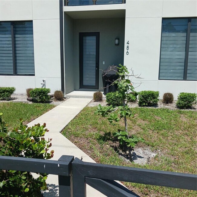 Building Photo - 484 NW 40th Ct