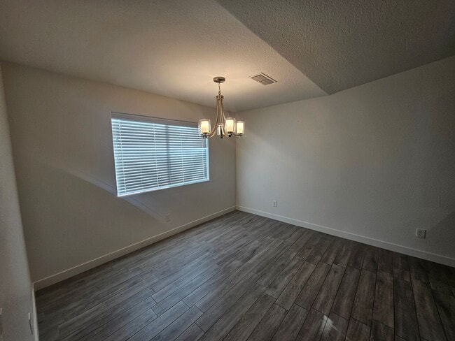 Building Photo - Los Lagos 3 Bed Room Home with Lake Views
