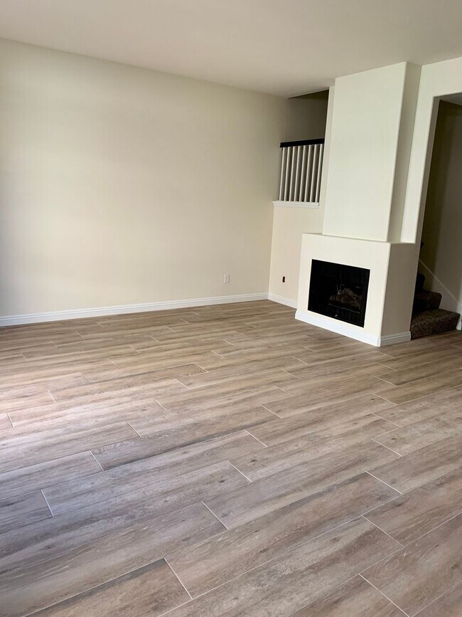 Building Photo - Remodeled 3 bedroom townhome in Aliso Viejo