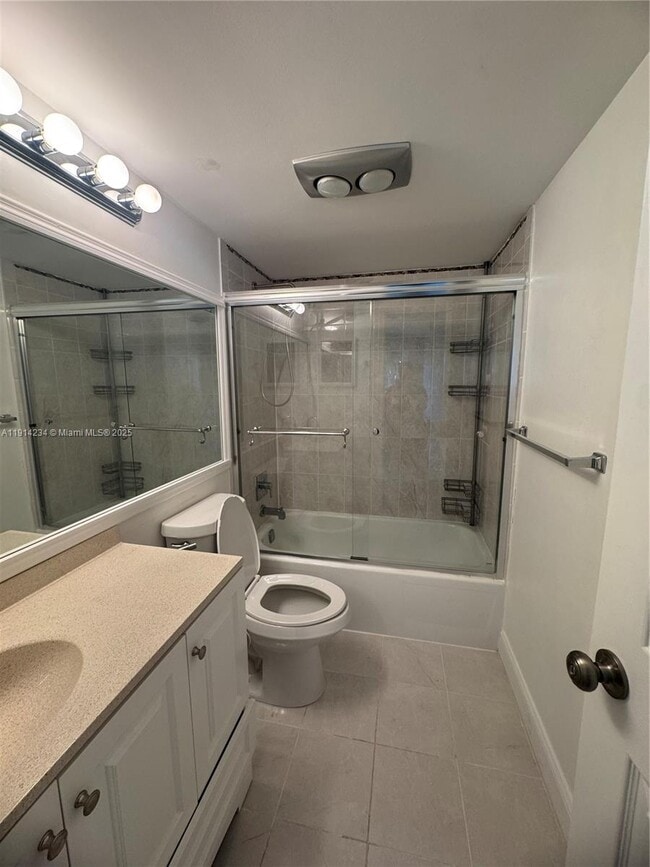 Building Photo - 9811 N Hollybrook Lake Dr