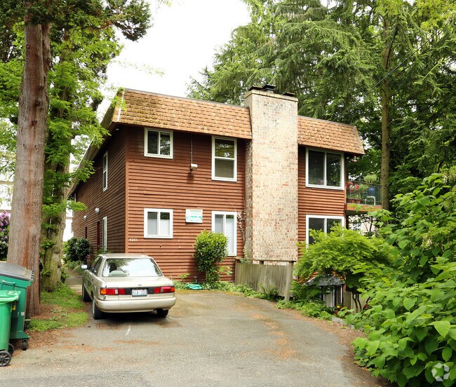 Primary Photo - Mah-Yoos Apartments