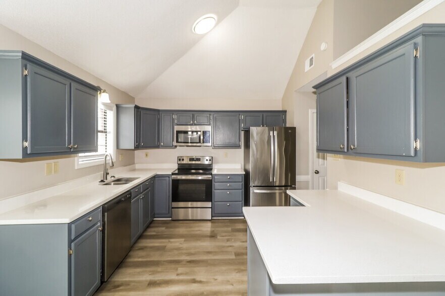 Building Photo - 8607 Sunnyvale St N