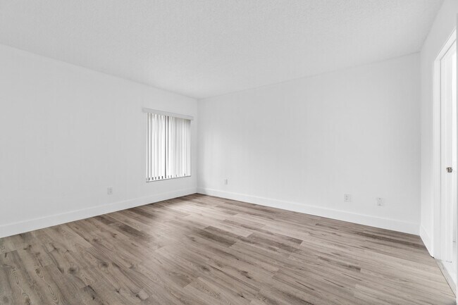Building Photo - 5151 W Club Cir