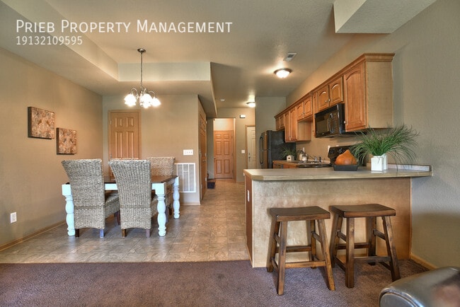 Building Photo - 824 S Woodson Ct