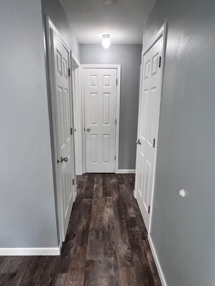 Building Photo - 4204 Woodvale Dr