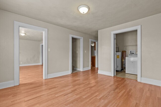 Building Photo - Charming 3-Bedroom Home for Rent in Norfolk!