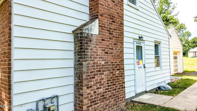 Building Photo - 1 Dresden Ct