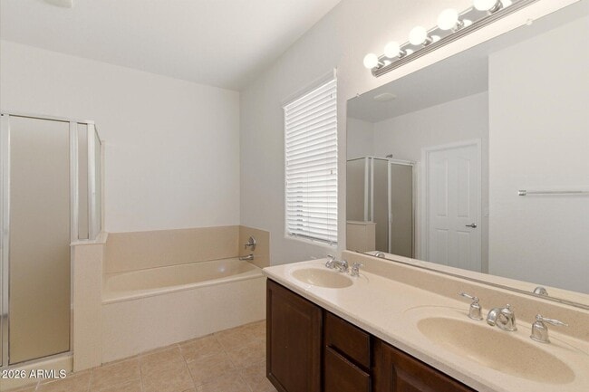 Building Photo - 8938 W Grovers Ave