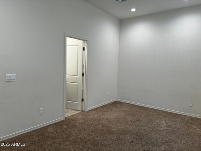 Building Photo - 5526 N 107th Ln