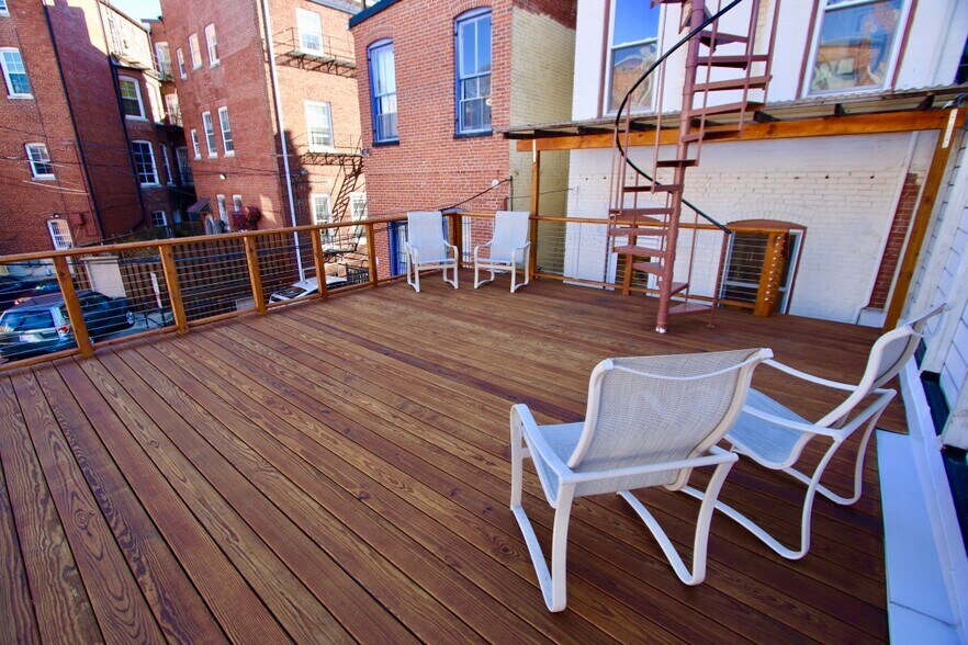 Building Photo - 1713 Riggs Pl NW