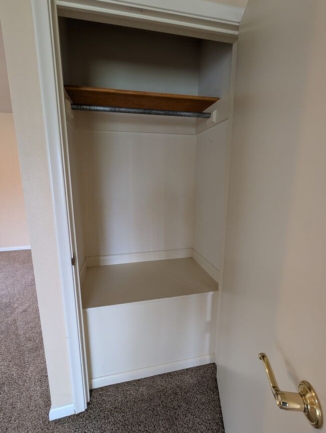 Building Photo - Spacious 3 Bedroom Normal Hill House with Large Garage