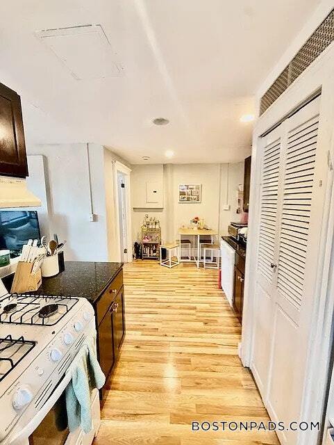 Building Photo - 224 Hanover St