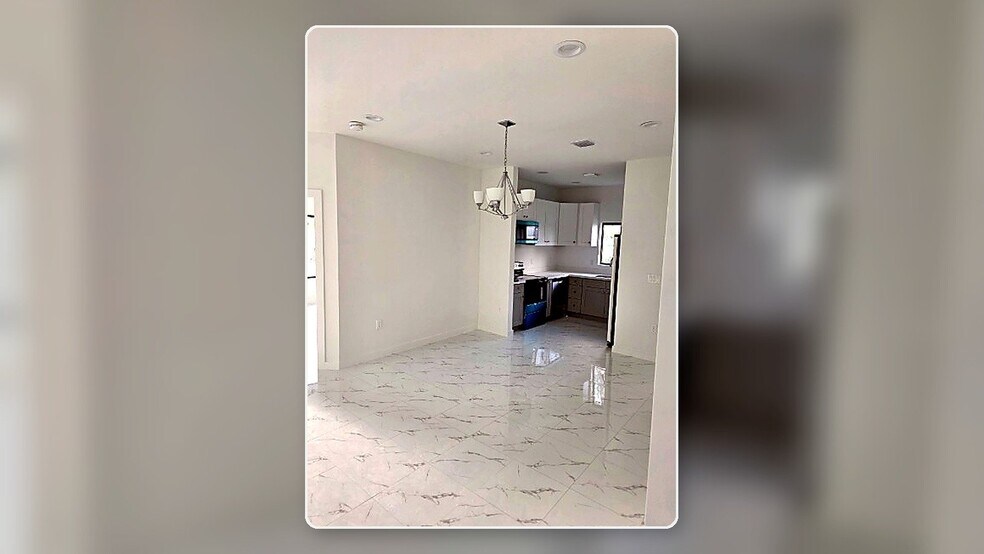 Building Photo - 417 N Deerfield Ave